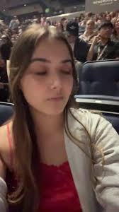 Waited 4 hours for these seats 💋 #sabrinacarpenter #shortnsweet  #shortnsweettour #shortandsweet @hannah_bettencourt