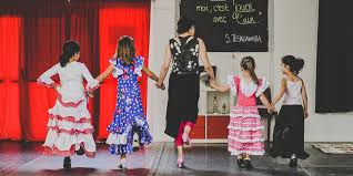 Initiation et perfectionnement à la danse orientale et aux folklores. Cours De Danse Enfants Flamenco La Fabrica Flamenca