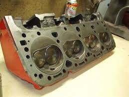 Ich verkaufe hier im auftrag und wegen projektaufgabe einen chevy / chevrolet v8 motor mit camel hump köpfen, hei verteiler und demon vergaser. Technical Motor Camel Hump Heads The H A M B