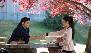I still love you ne spune povestea lui lara jean și peter care își transpun în realitate idila închipuită, deoarece un alt destinatar al scrisorilor sale de dragoste a intrat în peisaj. Filmul To All The Boys I Ve Loved Before Va Avea Continuarea La Care Fanii SperÄƒ Elle Ro