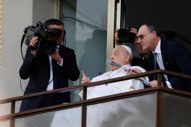 Pope Francis returns to Vatican after first appearance since Feb. 14 hospitalization