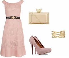 Un bonito vestido rosa palo con complementos en tonos pastel o sorbetes te podrán dar como resultado un look muy dulce y a la vez encantador. Combinar Un Vestido Rosa Claves Y Consejos Bodas