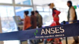 Anses dispuso la reanudación de los cobros de los créditos a jubilados, pensionados y beneficiarios de asignaciones, y determinó que los mismos no capitalizarán los intereses acumulados desde la suspensión de sus pagos en abril de este año. Creditos Anses Quienes Pueden Acceder A Que Tasa Y Como Hacerlo