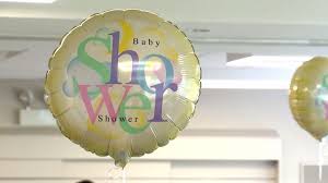 Usually, the expectant parents' close family members and friends are invited. Hospital Throws Baby Shower For More Than 100 Moms Video Abc News