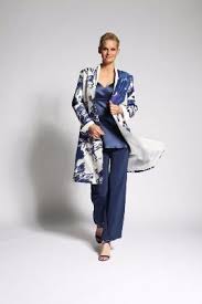 Un top à volants + un pantalon satiné. Epingle Sur Paule Vasseur Tenues De Mariage Et De Ceremonies Pour Femmes Elegantes