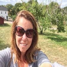 Amber Derryberry's Instagram, Twitter & Facebook