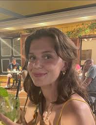 KVINDELIG ROOMIE SØGES ❤️ Jeg leder efter den perfekte roomie til min  smukke lejlighed i Sydhavnen. Bo med mig i en rolig, ren, rummelig og meget  delevenlig lejlighed i en helt ny