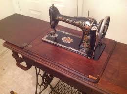 Singer Redeye Part 2 The One With The Wood Cabinet Sewing Machine Sewing Machines Best Sewing Machine Repair