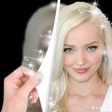 Dove Cameron, nuestra Sailor Moon segun sus botos.