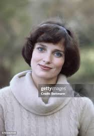 724 Maggie Sinclair Photos & High Res Pictures