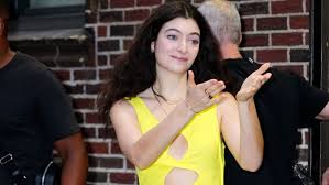 2 days ago · lorde apparently had a touching response to a message from a fan whose dog died. Q Iuo2ztjdlmbm