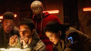 Tae ho dulunya adalah mantan anggota regu uts tetapi selama menjalankan ketika syuting, aku pikir kala itu aku dalam keadaan yang sama dengan tae ho, saat pertama kali syuting (space sweepers), tutur song joong ki. Song Joong Ki S Sci Fi Epic Space Sweepers Set For Release On Netflix Today