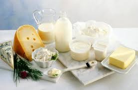 Les principaux aliments riches en calcium sont les produits laitiers comme le lait, le fromage et le yogourt. Ces 6 Aliments Les Plus Riches En Calcium 5 Photos