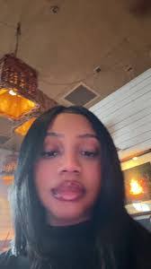 Mia Williamson's Instagram, Twitter & Facebook