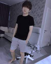 Sau một thời gian ra mắt single online người từng yêu anh rất sâu nặng, ca sĩ hương tràm rất vui khi ca khúc nhanh chóng đứng đầu nhiều bảng xếp hạng.với chất giọng truyền cảm, giàu nội lực, sáng tác của mr siro nhanh chóng trở thành bản hit mới của quán quân giọng hát việt mùa đầu tiên. Mr Siro Giáº£m Can NhÆ° Tháº¿ Nao