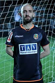 Alanyaspor'un yeni sezon forma tanıtımında josef sural detayı. Alanyaspor Mac Formasi Fiyati Yorumlari Trendyol