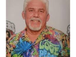 Lee Flores's Instagram, Twitter & Facebook