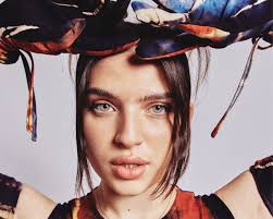 Mae Muller Interview