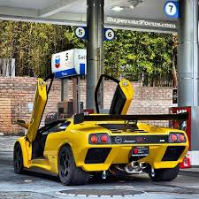 Hot Lambo Re Fueling Lamborghini Diablo Lamborghini Lambo