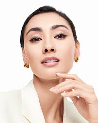 Double tap 🤍 if you agree: makeup should do more than cover imperfections.  It should do good for your skin. Our clean, clinically proven formulas use  the purest, fewest ingredients to protect