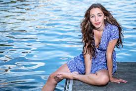 Flo windey (25) bevecht al een tijdje taboes. Flair Sprak Met Flo Windey 23 Ik Heb Het Nogal Voor Niels Destadsbader Ik Werd Knalrood Toen Hij Goeiendag Kwam Zeggen