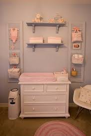 Storage Ideas Nursery Changing Station Changing Table Super Cute Why Didn T I See This Sooner Kiz Cocuk Odasi Bebek Mobilya Bebek Odasi