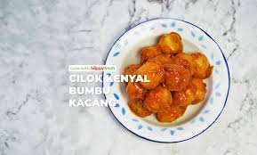 Tidak butuh banyak bahan, ini cara membuta cilok ayam yang enak, gurih dan kenyal. Cek Yuk Cara Membuat Cilok Kenyal Bumbu Kacang Di Sini