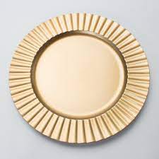 Rose gold charger plates have an upscale design and look that makes them an excellent choice for any sophisticated catered event, such as wedding receptions or company parties. Decostar Plastic Charger Plate 13 Matte Spray Finish Gold 24 Pieces