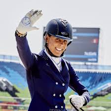 Visit for the latest news, browse the photo gallery, listen to george's music, watch his iconic videos and find out everything you want to know. Schockemohles Fusion Old Naar Para Dressuuramazone Michele George Horses Nl