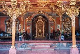 Keunikan tersebut, juga mengandung berbagai filosofi kehidupan tersendiri bagi masyarakat bali. Keunikan Rumah Adat Bali Menjadi Daya Tarik Wisatawan Lokal Dan Mancanegara