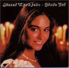 Sissel is considered one of the world's top crossover sopranos. Kyrkjebo Sissel Glade Jul Amazon Com Music