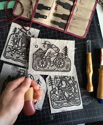 Today Is The First Day Of Another Holiday Market And I M Excited To Bring Along These Little Friends Soon After Thi Pechat Linogravyur Linogravyura Illyustracii