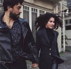.şevval sam, talat bulut, eda ece, nesrin cavadzade ve barış kılıç'ın paylaştığı diziye başarılı ve yakışıklı oyuncu gökhan alkan dahil yasak elma, yeni bölümleriyle her pazartesi 20.00'de fox'ta. Kafa Karistiran Hamle Nesrin Cavadzade Gokhan Alkan Aski Bitti Mi Son Dakika Magazin Haberleri