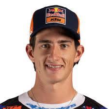 Devin Simonson's Instagram, Twitter & Facebook