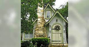 The hansel and gretel houses in carmel are not open to the public but are private residences. Whimsical Cottage Originally Built As A Doll Store Now It S A Dream Home By The Sea