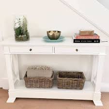Desain meja hias diruang tamu yang kami tawarkan ini bentuknya minimalis perpaduan 2 warna finsihing natural. Meja Hias Foyer Modern Minimalis Putih Jakarta Furniture Jepara
