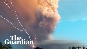 Taal volcano erupts... lightning? - Owl Connected