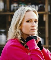 Vyf-vinnige-vrae-Vrydag met Tina Linder van 'Die Brug'