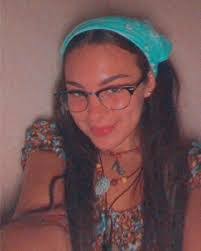 Laurel Wallace's Instagram, Twitter & Facebook