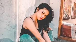 Yang hitam, pacarku yang pertama dia cantik dan kaya sangat manja padaku. Lirik Lagu Cerita Indah Kamu Della Firdatia Dan Yofa Entertainment Fimela Com