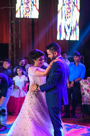 There are benefits to each feature, such as being light, easy to carry around, and being relatively unobtrusive when shooting in a crowd. The Shivam Photography Wedding Photography In Chandigarth Bridestory Com