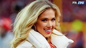 Chiefs Heiress Gracie Hunt Gives Sneak Peek Into Holiday Season  Preparations With Mom Tavia