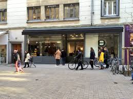 Un esprit, un concept où il fera bon prendre le temps de se laisser. Nantes Hype Ar Twitter L Ouverture Du Salon De Coiffure Barbier Bonhommegrooming Avec Son Billard Rue Des Halles A Nantes Attire L Attention Https T Co Rtiz0ygwcl