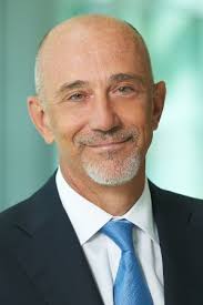 Essilor : Jean Carrier est nommé directeur général adjoint chargé de...