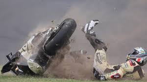 C'est un véritable plaisir de voir des motards parcourir de longues distances avec des vitesses incroyables, surtout lorsque son pilote favori remporte la compétition. Motocyclisme Un Deuxieme Mort Sur La Course La Plus