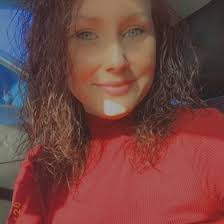 Danielle Hovey's Instagram, Twitter & Facebook