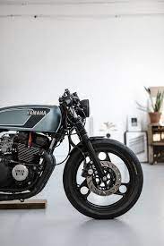 There S A Whole Lot Of Customs Out There That Fly Pretty Close To The Definition Of Cheating You Can Do Up A Sr500 To Look Cafe Racer Yamaha Yamaha Cafe Racer