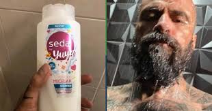 Hace unos años, babo, integrante de cartel de santa, invitó a salir a la famosa youtuber yuya, pero ella lo rechazó de una manera sutil, bueno un poco, porque todos sus seguidores se dieron cuenta y no dudaron en difundir las imágenes en redes sociales. Mientras Tu Andas De Ardilla El Babo Usa El Shampoo De Yuya Aunque Ni Pelo Tiene