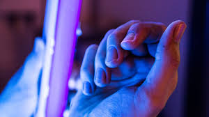 Is It Safe To Use A Uv Light For Your Nails Uv Nail Light Risks