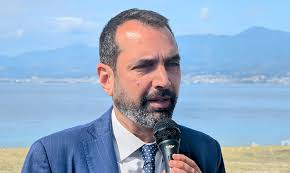 Messina, il sindaco Basile condanna la crudeltà sul cane trovato morto in  valigia a Contesse